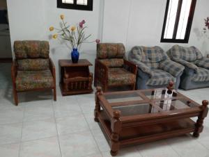 Χώρος καθιστικού στο Marville Home, Baguio City +2 φωτογραφίες