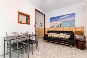Posezení v ubytování YourHouse Petita, beach house in Majorca North
