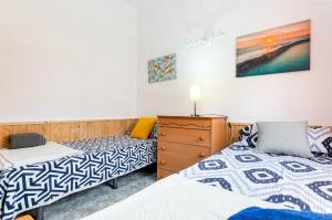 Postel nebo postele na pokoji v ubytování YourHouse Petita, beach house in Majorca North