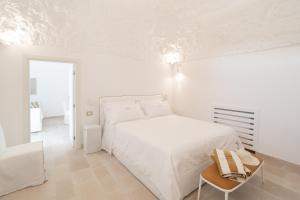 Postel nebo postele na pokoji v ubytování Borgofreddo Luxury Suite