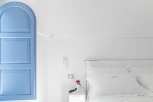 Postel nebo postele na pokoji v ubytování Borgofreddo Luxury Suite