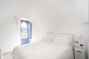 Postel nebo postele na pokoji v ubytování Borgofreddo Luxury Suite