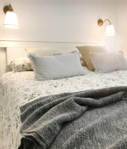a bedroom with a bed with a blanket on it at Casa verde in Ventimiglia