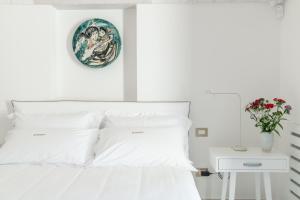 Postel nebo postele na pokoji v ubytování Borgofreddo Luxury Suite