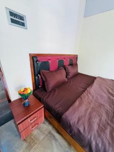 Säng eller sängar i ett rum på Serenity Homes
