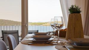 Výhled na řeku, která protéká v blízkosti apartmánu