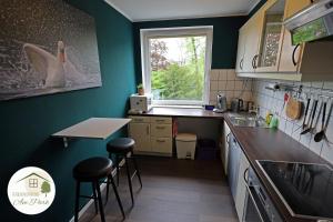 Kuchyň nebo kuchyňský kout v ubytování Großzügige Wohnung am Comberg-Park