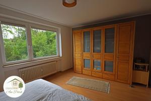Postel nebo postele na pokoji v ubytování Großzügige Wohnung am Comberg-Park + 12 fotografií