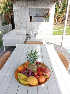 a bowl of fruit sitting on a table at Villa Amendoa in Arco da Calheta