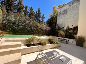 La alberca dentro o cerca de Carlo V - con piscina e giardino privati