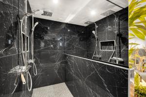 Gallery image of La Jungle Room Toulousaine in Toulouse +1 photo