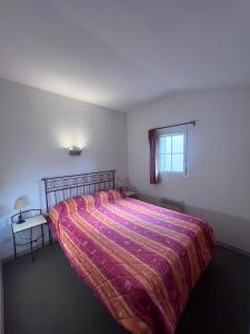 Säng eller sängar i ett rum på La villa De Lina 431 -Self Check In -