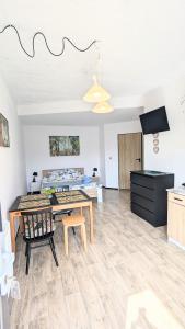Televízia a/alebo spoločenská miestnosť v ubytovaní ISLAND4U