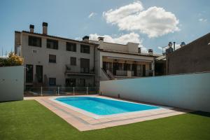 Bazén v ubytovaní Aparthotel Cal Marçal alebo v jeho blízkosti