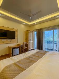 Heryk Hillview Hotel客房内的一张或多张床位