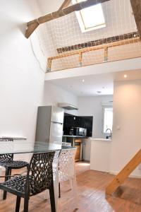 Kuchyň nebo kuchyňský kout v ubytování La Domus Lemaitre 4 - parking - familial - loft