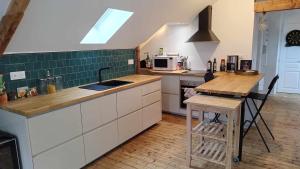 Η κουζίνα ή μικρή κουζίνα στο Appartement cosi au cœur de la Venise Normande