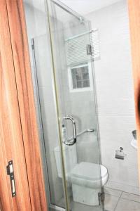 Bilik mandi di Beautiful 2 Bedroom Town House