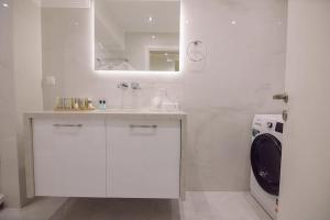 Et badeværelse på Nobel apartment, Chania Town + 13 billeder