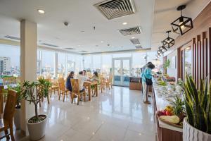 Restaurace v ubytování Golden Light Da Nang Hotel