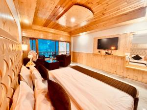 a bedroom with a bed and a flat screen tv at Heaven of Tree Lodge in Pulukan