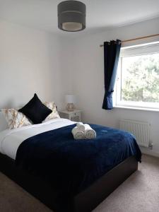 מיטה או מיטות בחדר ב-NEW 2 Bedroom Flat in Hatfield