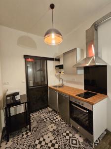 Kuchyň nebo kuchyňský kout v ubytování Beaugency-2 sur la route des châteaux