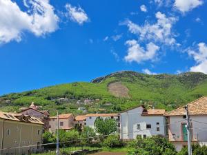 a small town with a mountain in the background at Casa Marilyn in Agerola