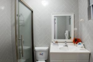 Vannituba majutusasutuses Soak'D Pineapple Villa