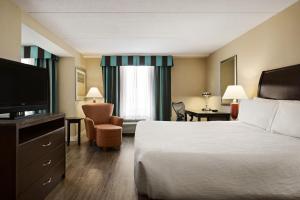Postel nebo postele na pokoji v ubytování Hilton Garden Inn Toronto/Vaughan + 28 fotografií