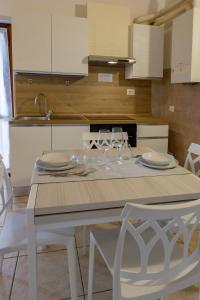 a kitchen with a table with wine glasses on it at Il trentanove in Valeggio sul Mincio
