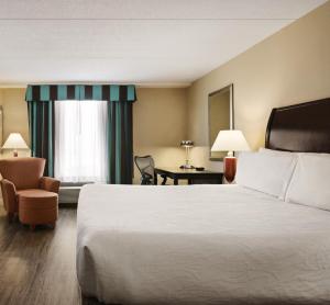 Postel nebo postele na pokoji v ubytování Hilton Garden Inn Toronto/Vaughan