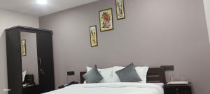 Postel nebo postele na pokoji v ubytování Hotel Black Grapes Inn