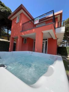 a house with a hot tub in front of a house at Principesse in Rosolina Mare