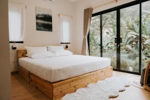 Ένα ή περισσότερα κρεβάτια σε δωμάτιο στο 360 Black Cabin CNX +109 φωτογραφίες