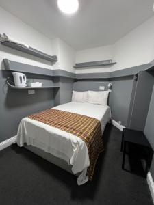 Postel nebo postele na pokoji v ubytování Plaza London Hotel