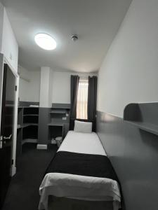 Postel nebo postele na pokoji v ubytování Plaza London Hotel