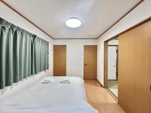 Postel nebo postele na pokoji v ubytování AX-Asaka House
