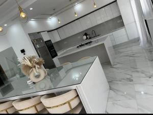 Η κουζίνα ή μικρή κουζίνα στο Villa Magnolia Meknès Oasis de paix pour famille