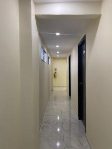 a hallway with a door and a tile floor at Hotel Raquel Rosado in Fonseca