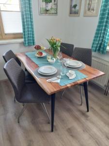 Posedenie v ubytovaní Wohnung mit Charme in Pinsdorf