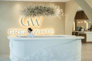 Hosté ubytování GREAT WHITE HOTEL + 37 fotografií