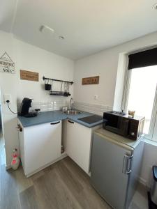Kuchyň nebo kuchyňský kout v ubytování Appartement vue mer.