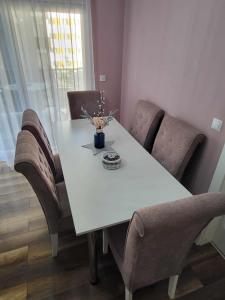 Фотография из галереи Pink Galaxy в городе Baciu
