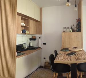 a kitchen with a table and chairs in a room at 2 Sweet Renew in Rogača