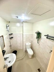 Ένα μπάνιο στο 3 BEDROOMS