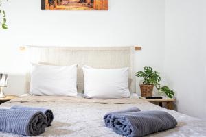 Posteľ alebo postele v izbe v ubytovaní BudapeStayz - Bacso Apartments