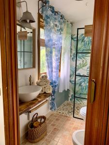 a bathroom with a sink and a mirror at La stanza di Campagna in Campiglia Marittima