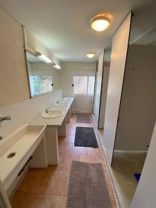 a large bathroom with two sinks and a mirror at Grand gîte dans un écrin de verdure au bord du Cher in Azay-sur-Cher