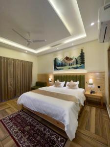 Heryk Hillview Hotel客房内的一张或多张床位